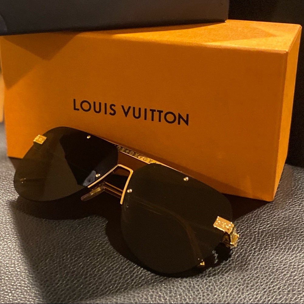 MINT BRAND NEW 100% AUTHENTIC LOUIS VUITTON